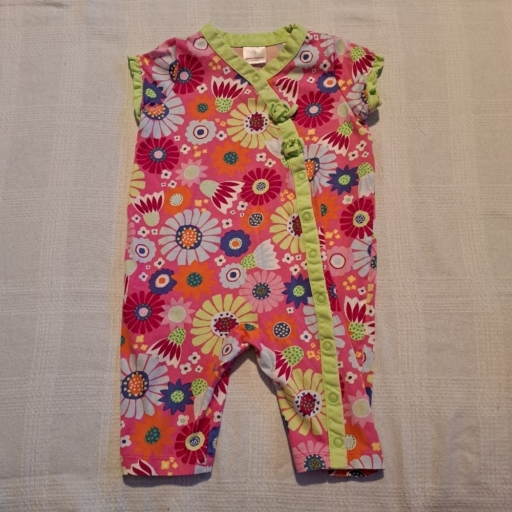 Hanna Andersson girls size 70 or 6-12 months, floral romper, snaps closed